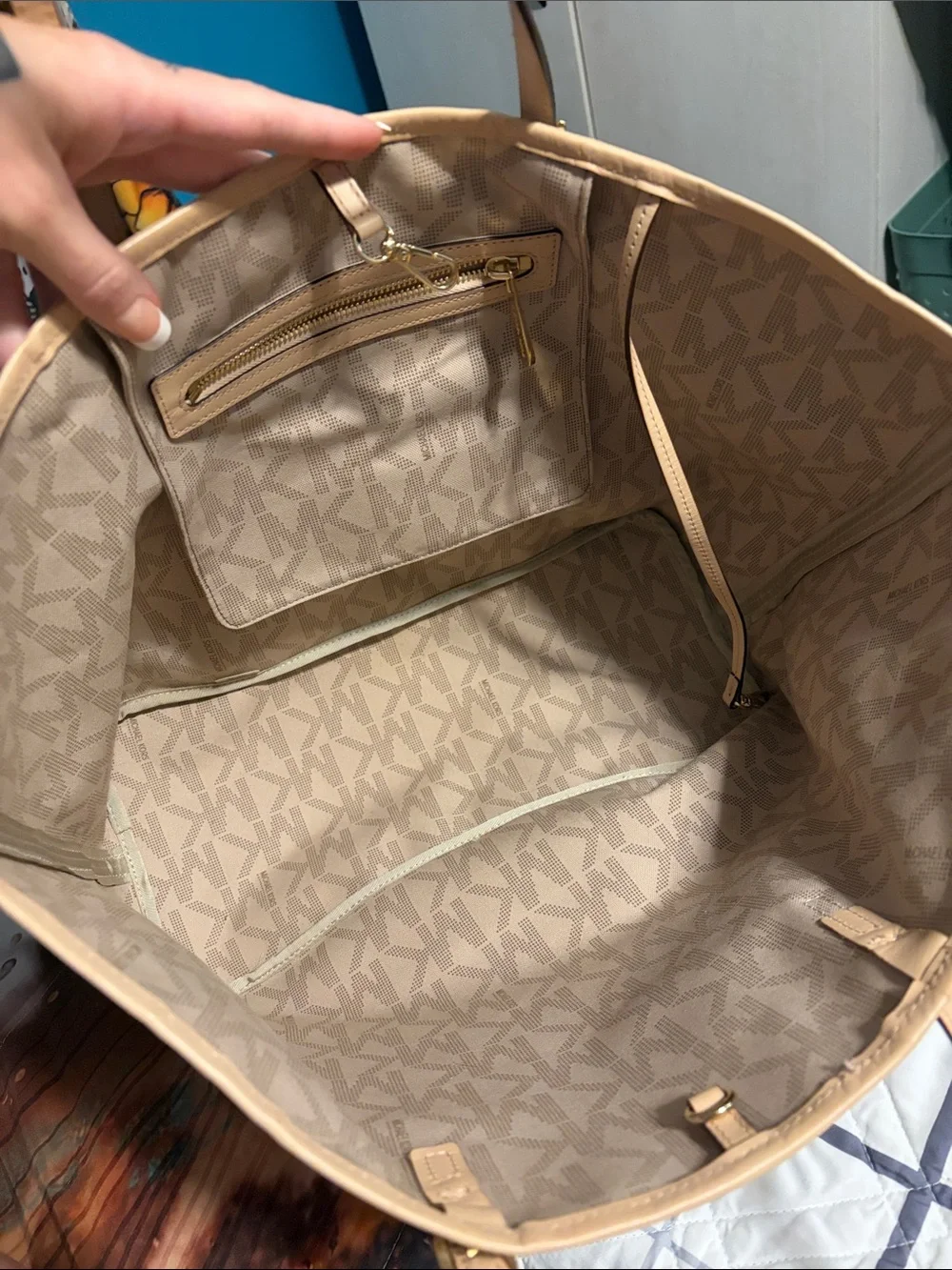 Michael Kors Cream Logo Tote with Tan Straps and Gold Charm - Picture 3 of 6